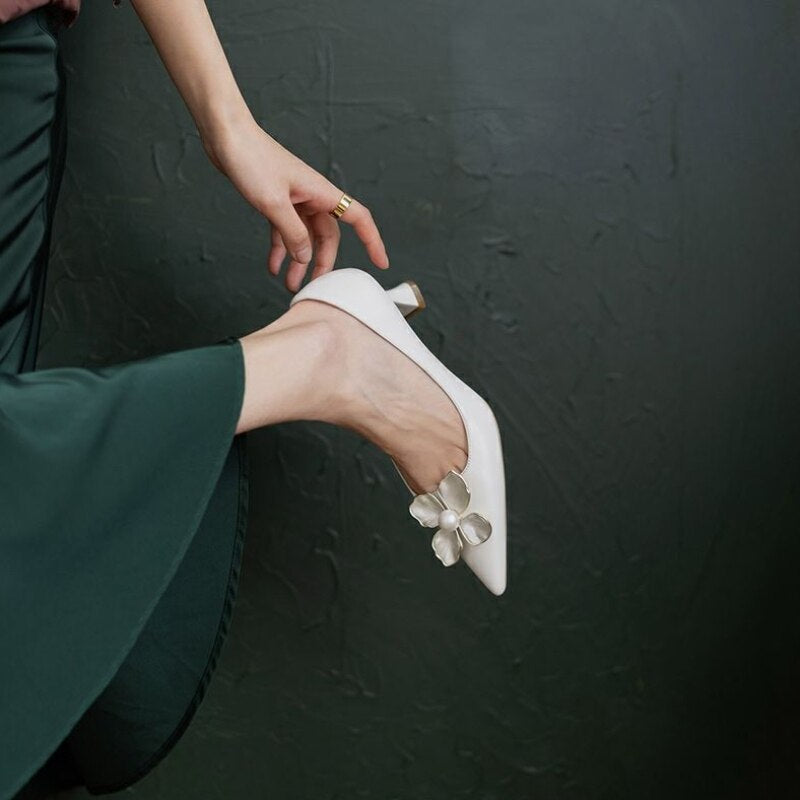 Swansea Sapato Scarpin Feminino de Bico Fino Salto Médio - Branco